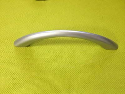 【厂家供应优质弧形塑料拉手96mm 银白 家具五金配件】价格,厂家,图片,其他家具橱柜五金,福州耐丰贸易-